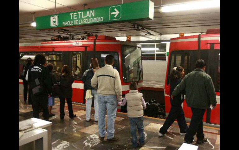 El martes, Aristóteles Sandoval dijo que la propuesta de Tren Ligero es que pase por la ruta de Federalismo y Ávila Camacho. ARCHIVO  /