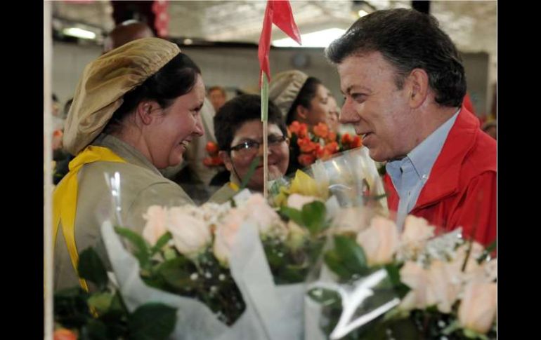 Juan Manuel Santos, celebra decisión de Hugo Chávez. ARCHIVO  /