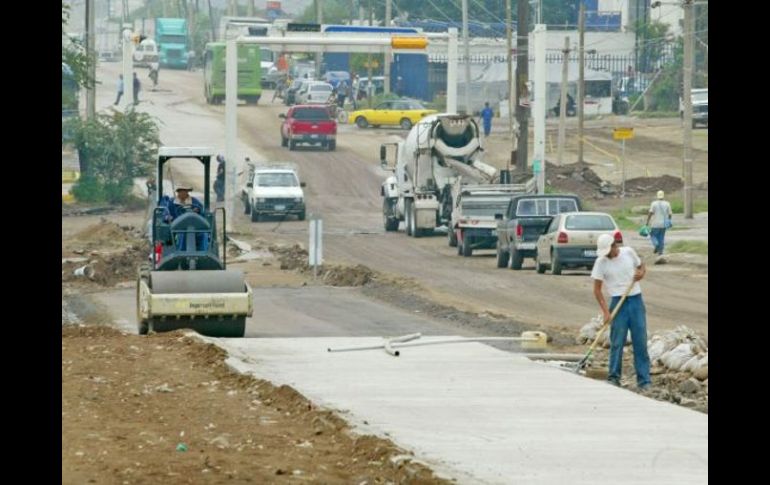 El crédito por mil 100 MDP que no ha sido registrado, pretende ser utilizado para pavimentar vialidades en la ciudad. ARCHIVO  /