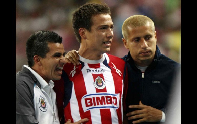 Erik Torres, luego de ser expulsado por el árbitro Arellano, durante el Clásico tapatío. MEXSPORT  /