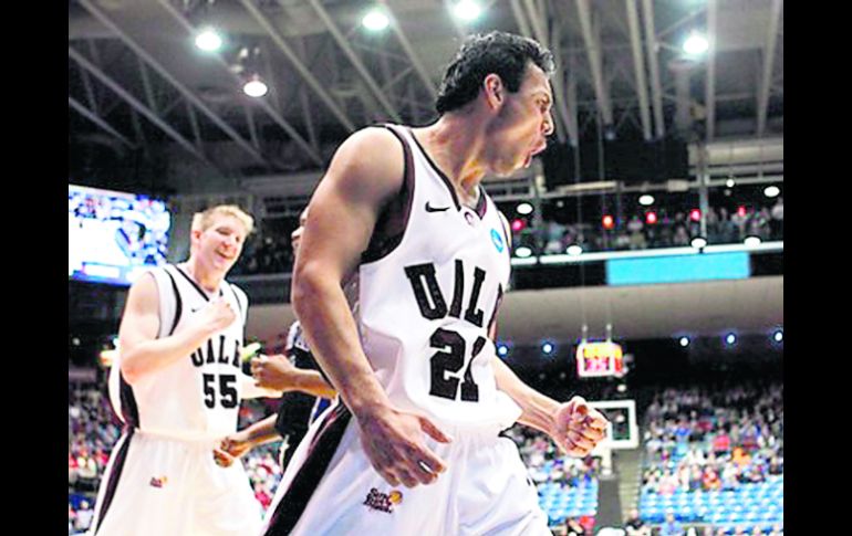 Alexander García Mendoza encestó 21 puntos el martes ante la Unviversidad de North Carolina Asheville. ESPECIAL  /