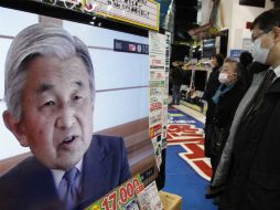 El emperador nipón Akihito rompió el silencio de 22 años y apareció en televisión para exhortar a la unidad nacional. REUTERS  /