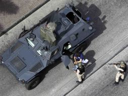 La Guardia de Bahrein arresta al periodista Alex Delmar-Morgan del diario “Wall Street Journal”, quien caminaba por la calle. AFP  /