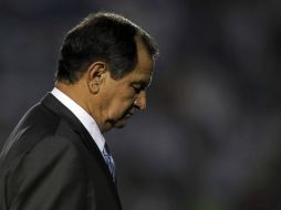 Enrique Meza saliendo del partido ante Monterrey. REUTERS  /