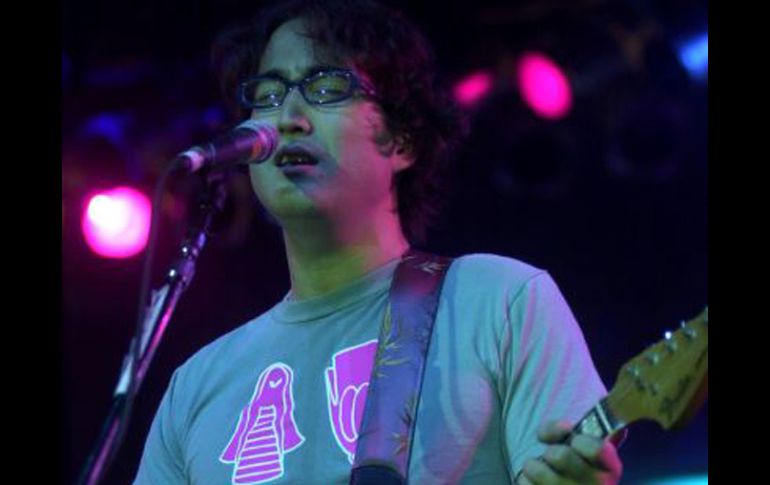 En la fotografía se observa al hijo menor de John Lennon, Sean, quien participará en el concierto para ayudar a Japón. AP  /