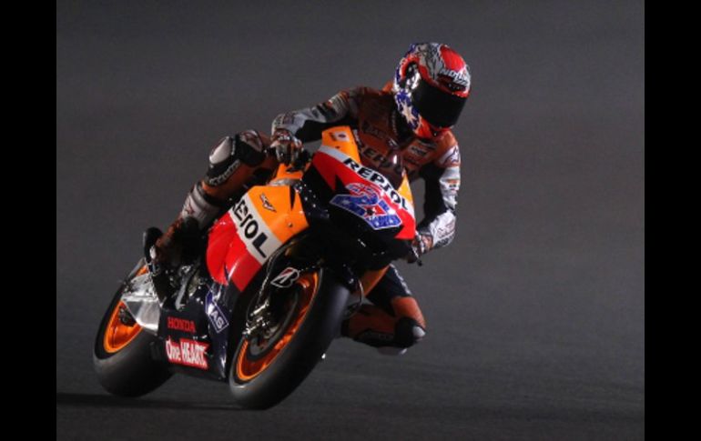 El piloto australiano Casey Stoner fue el más veloz del primer entrenamiento de GP de Qatar. AFP  /