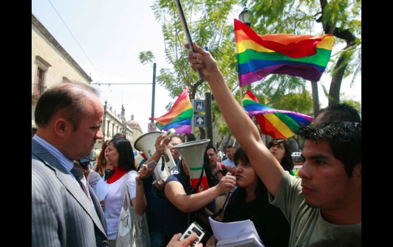 Miembros de asociaciones civiles se manifestaron afuera del Congreso por las reformas para “blindar” el modelo de familia. A. GARCÍA  /