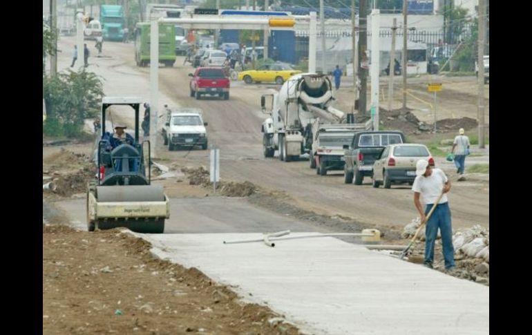 El Ayuntamiento de Guadalajara pretende arrancar en abril la pavimentación con concreto hidráulico de 21 avenidas. A. GARCÍA  /