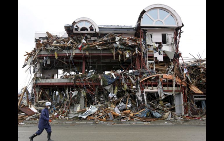 Un edificio en ruinas como consecuencia del tsunami en la ciudad costera de Rikuzentakata. EFE  /