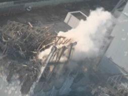 La imagen muestra vapor saliendo de la tercera unidad de la planta nuclear de Fukushima. EFE  /