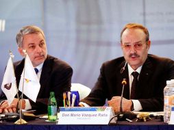 Mario Vázquez Raña (der.) y Emilio González en la reunión de la Odepa. E. PACHECO  /