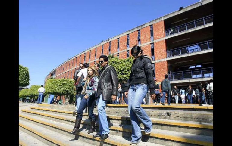 El programa del Instituto Jalisciense de la Juventud beneficia anualmente a 700 jóvenes. ARCHIVO  /