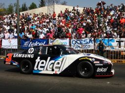 El piloto German Quiroga durante una exhibición de la NASCAR en la ciudad de Guadalajara. MEXSPORT  /