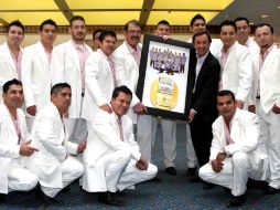 La Arrolladora Banda El Limón, recibió este viernes un doble disco de oro. El UNIVERSAL  /