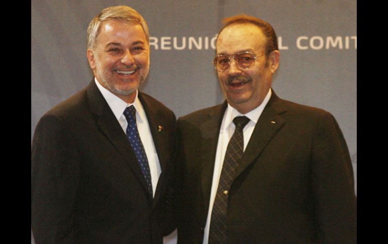 El gobernador del Estado, Emilio Gonzaléz, junto a Mario Vázquez Raña, presidente de la Odepa. M. FREYRÍA  /