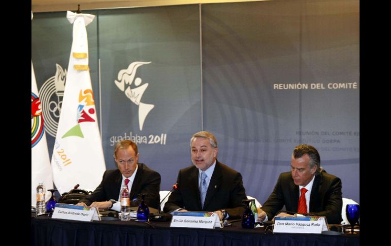 Emilio González Márquez, gobernador de Jalisco, y Carlos Andrade Garín, director del Copag, durante la asamblea de la Odepa. E. PACHECO  /