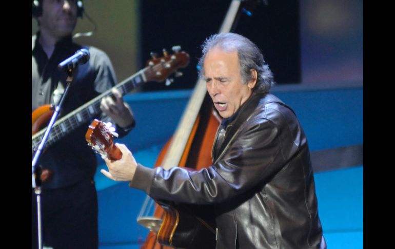 'Mediterráneo', una de las canciones más célebres de Serrat, el auditorio estalló en un grito de júbilo. EFE  /