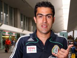 Foto de archivo de Nery Castillo en el aeropuerto antes del partido contra el Salvador. MEXSPORT  /