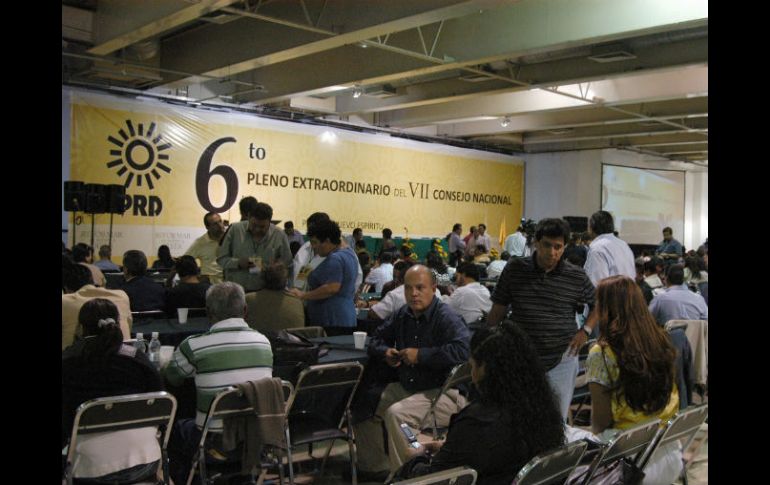 Aspecto de la reunión nacional de perredistas en la Expo Reforma. Fue un día de negociaciones arduas en busca de consensos. NTX  /