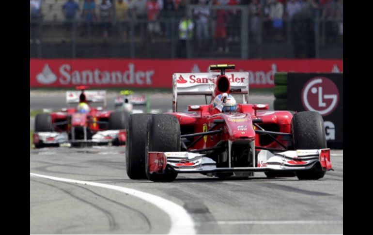 Foto de archivo del piloto brasileño Felipe Massa conduciendo su Ferrari durante una carrera de la F1. ARCHIVO  /