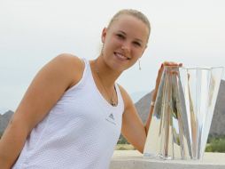 Caroline Wozniacki tras ganar la copa de Indian Wells. AFP  /