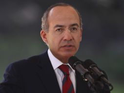 El Presidente Felipe Calderón tiene un desempeño 'medio' según el sondeo. ARCHIVO  /