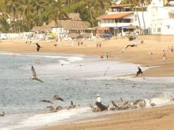 La Secretaría de Salud Jalisco ha realizado 30 muestras en 10 playas del puerto y los resultados han sido favorables. ARCHIVO  /