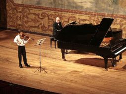 La pianista y el violista acompañarán sus acordes en un concierto que tiene como sede la Galería Jorge Martínez.ARCHIVO  /