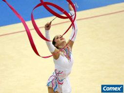 Verónica Navarro ejecuta uno de sus ejercicios con la cinta, durante el Panamericano de Gimnasia Rítmica. E. PACHECO  /