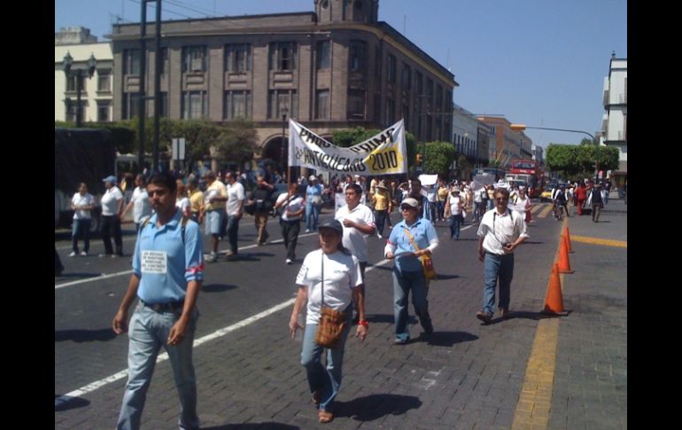 Miembros del COBAEJ marcharon por calles de la ciudad para solicitar mejoras laborales. I. GONZÁLEZ  /