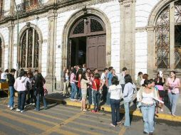 El rector señala que los recursos servirán también para concluir las preparatorias en construcción y equipar las ya existentes. ARCHIVO  /