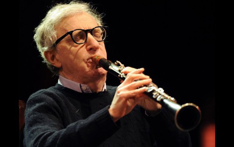 En la imagen Woody interpretando una pieza con su clarinete. REUTERS  /