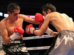 Edgar Sosa en un enfrentamiento contra el japones Masafumi Okubo en Monterrey. MEXSPORT  /