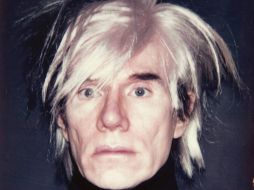 Autorretrato de Warhol con peluca de miedo en 1986. EFE  /