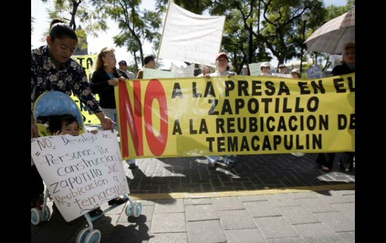 En varias movilizaciones habitantes de las poblaciones afectadas han pedido el cese de la construcción de la Presa El Zapotillo.ARCHIVO  /