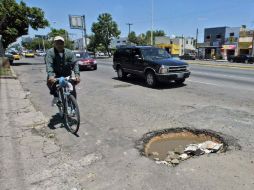 Entre las primeras cuatro avenidas que serán repavimentadas con concreto hidráulico, está la de Ávila Camacho. ARCHIVO  /