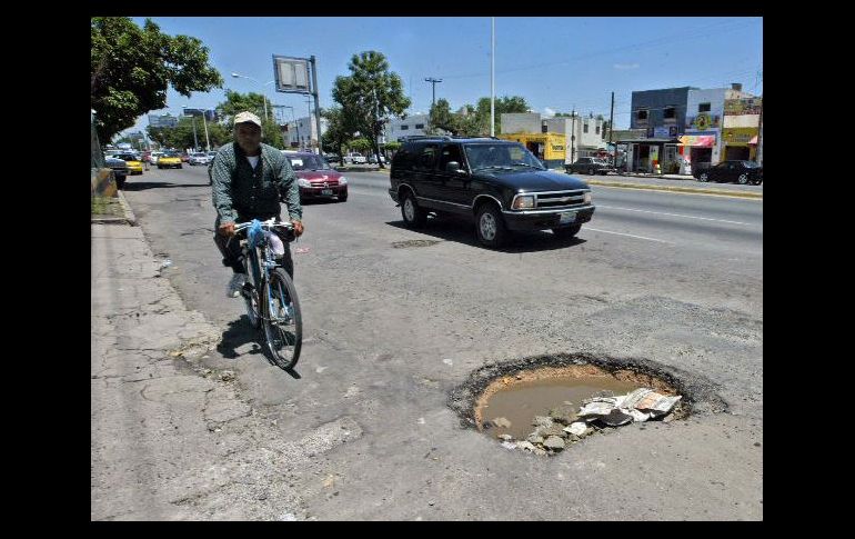 Entre las primeras cuatro avenidas que serán repavimentadas con concreto hidráulico, está la de Ávila Camacho. ARCHIVO  /