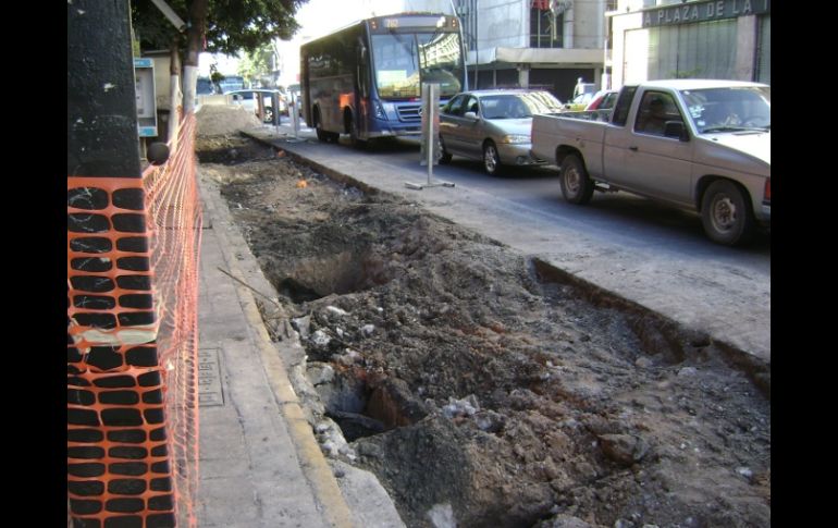 El socavón tiene un metro 80 centímetros de profundidad. E. VARGAS  /