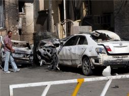 Los atacantes utilizaron explosiones en los coches para distraer la atención. EFE  /