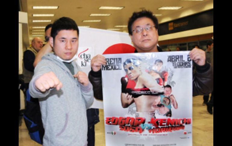 El boxeador japonés, Kenichi Horikawa, en su llegada a México para la pelea contra Edgar 'Iron man' Sosa. EFE  /