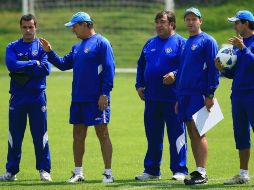 Carlos Meza, preparándo a los jugadores del Cruz Azul para su próximo enfrentamiento. MEXSPORT  /