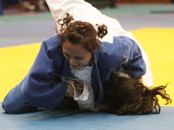 Edna Carrillo (de azul) será una de las judokas jaliscienses que verá acción este fin de semana en el Panamericano de Judo. A. CAMACHO  /