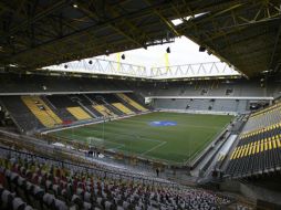 El estadio de Wstphalia espera el duelo entre el Borussia y el Hannover. AFP  /