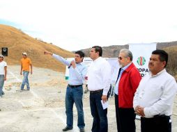 El alcalde de Zapopan supervisó el espacio dentro del basurero de Picachos. E. PACHECO  /