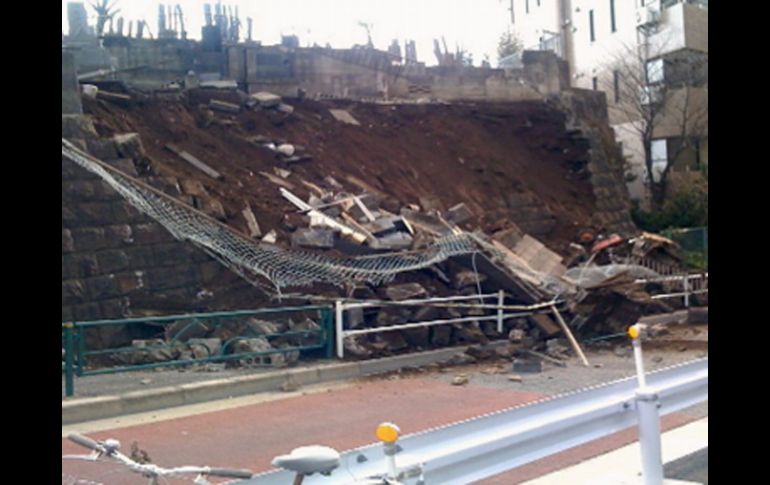 Un muro de Tokio, derruido a causa del terremoto del pasado 11 de Marzo, en Japón. EFE  /