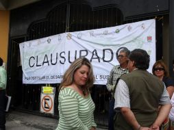 Alcaldes del Organismo AIPROMADES clausuraron hoy las instalaciones de la Semades a manera de protesta. A. HINOJOSA  /