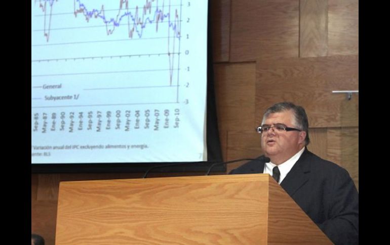 Carstens destacó que la recuperación de la economía en México está funcionando bien. ARCHIVO  /