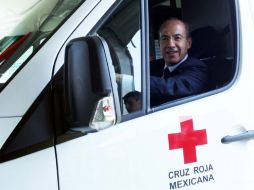 El Presidente de México, Felipe Calderón, a bordo en una ambulancia. EL UNIVERSAL  /