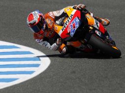 Casey Stoner, a bordo de la Honda, fue el mejor en la primera sesión de entrenamientos en Jerez. REUTERS  /