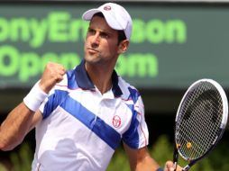 Novak Djokovic, celebra su triunfo ante el norteamericano, Mardy Fish. AFP  /